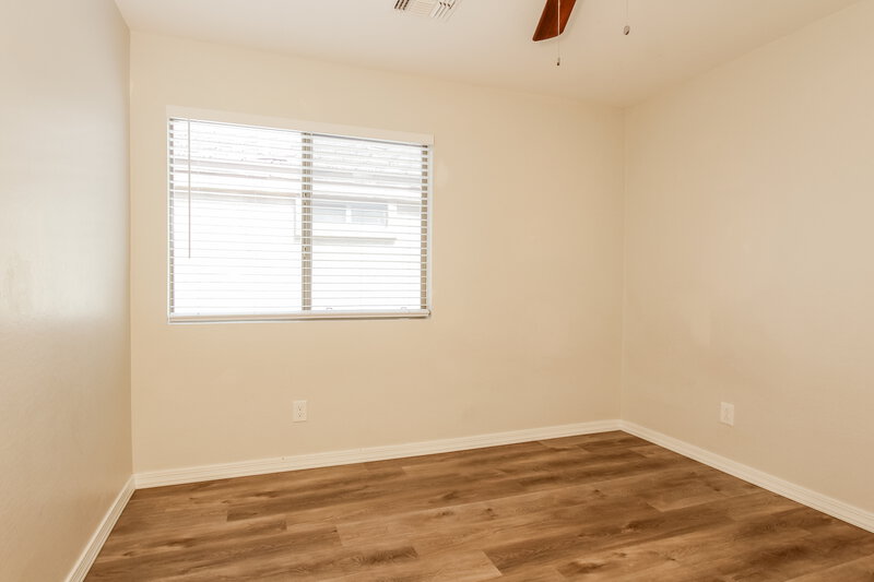 2,280/Mo, 6815 N 129th Dr Glendale, AZ 85307 Bedroom View 2