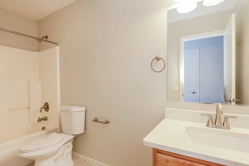 2,280/Mo, 6815 N 129th Dr Glendale, AZ 85307 Bathroom View