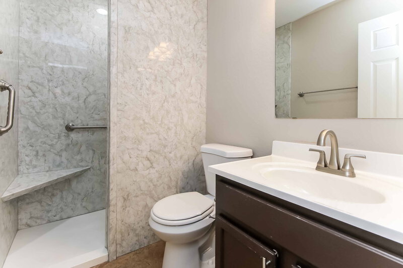 1,880/Mo, 2443 E Meadow Mist Ln San Tan Valley, AZ 85140 Main Bathroom View