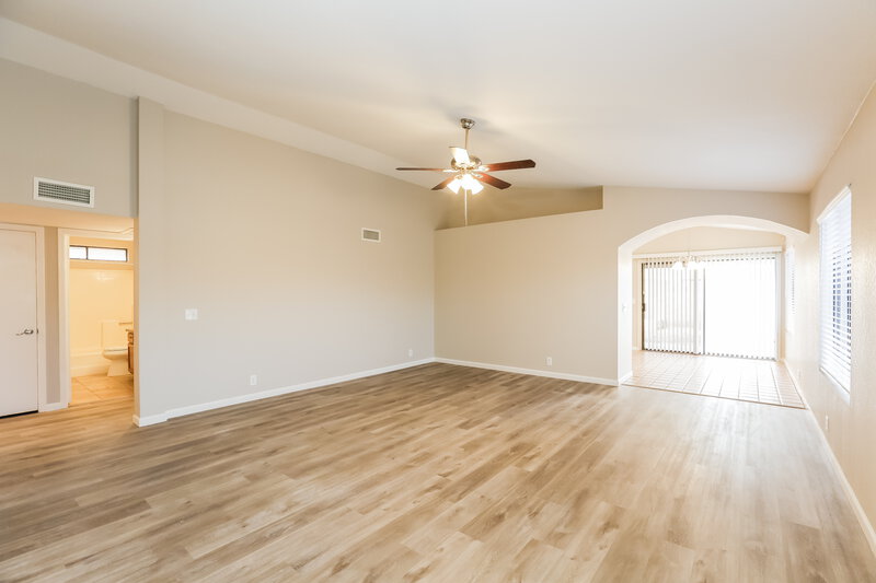 2,170/Mo, 74 S Oak St Chandler, AZ 85226 Living Room View 2