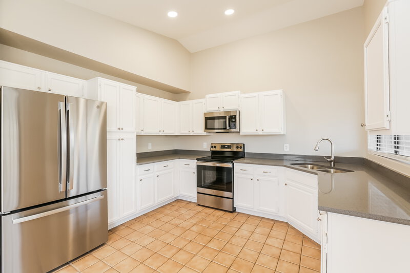 2,170/Mo, 74 S Oak St Chandler, AZ 85226 Kitchen View 2