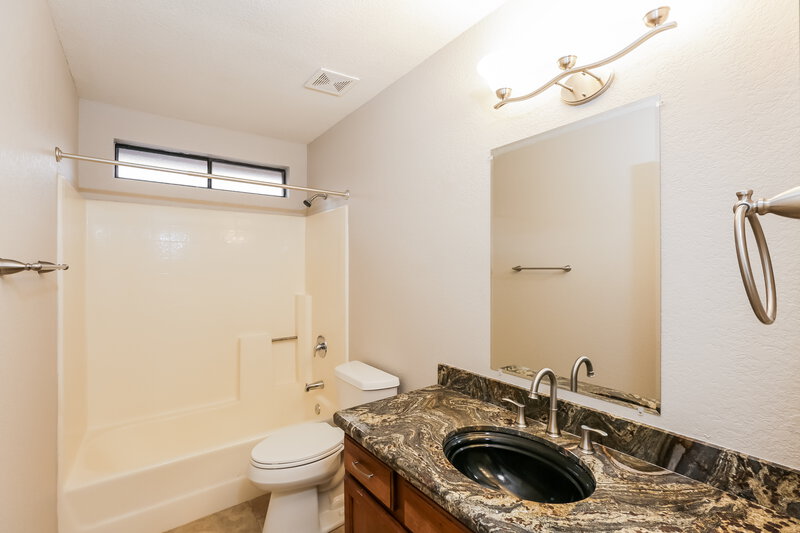 2,170/Mo, 74 S Oak St Chandler, AZ 85226 Bathroom View