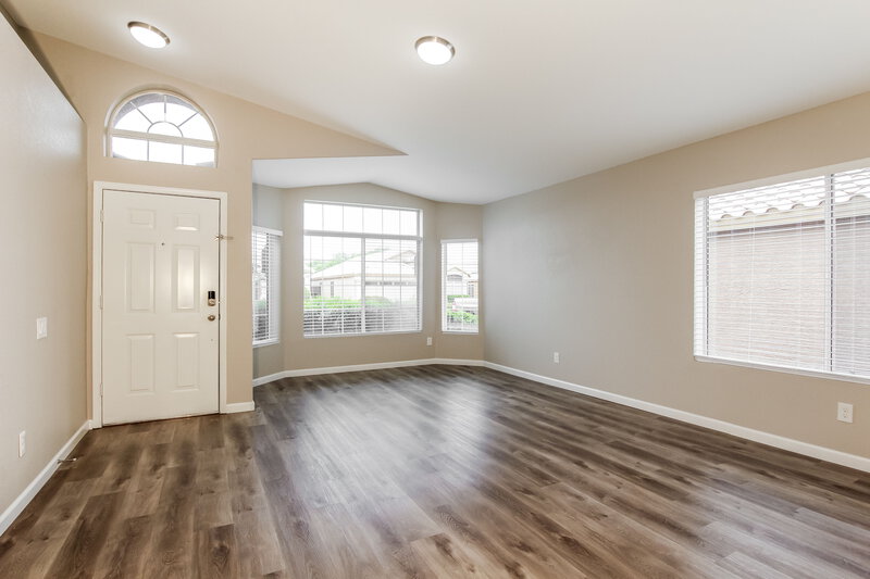 2,500/Mo, 2243 E Ross Ave Phoenix, AZ 85024 Living Room View