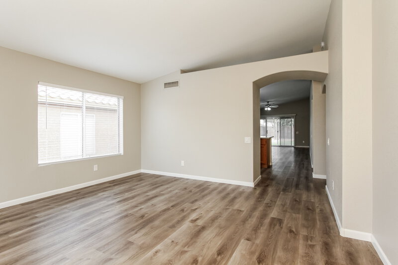 2,500/Mo, 2243 E Ross Ave Phoenix, AZ 85024 Living Room View 2