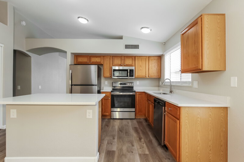 2,500/Mo, 2243 E Ross Ave Phoenix, AZ 85024 Kitchen View