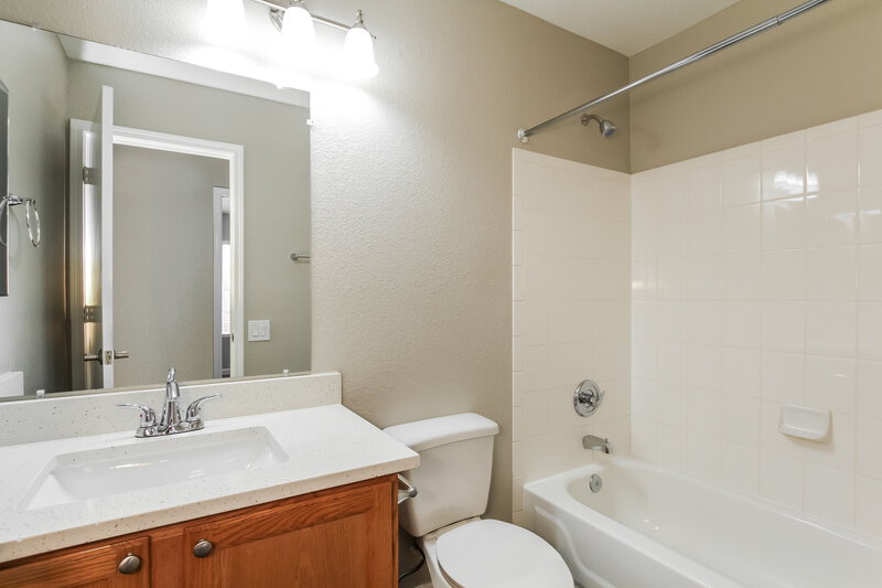 2,500/Mo, 2243 E Ross Ave Phoenix, AZ 85024 Bathroom View