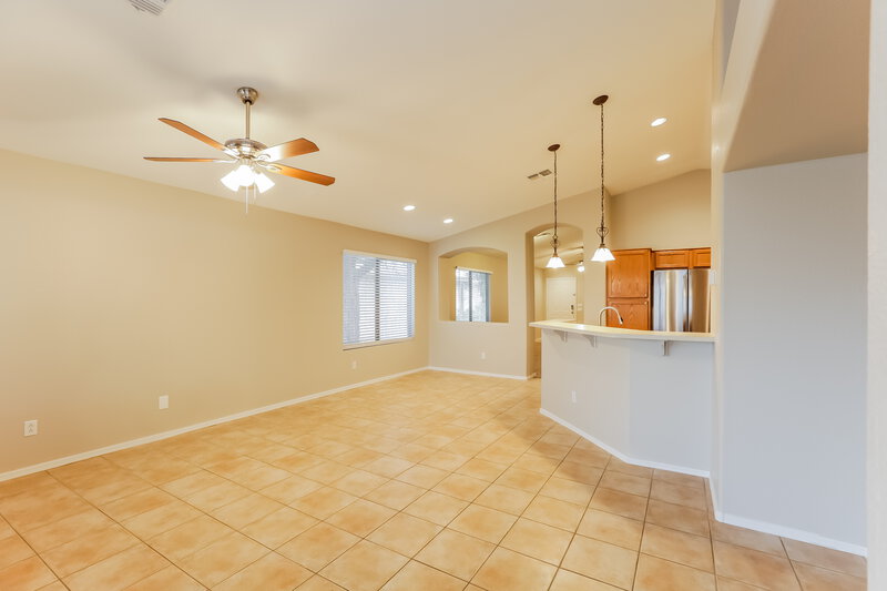 1,835/Mo, 2017 N 108th Dr Avondale, AZ 85392 Family Room View 2