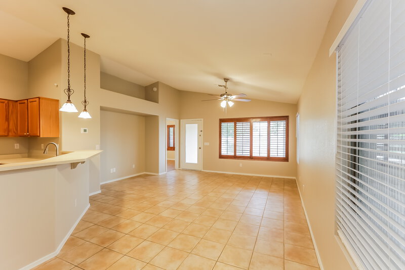 1,835/Mo, 2017 N 108th Dr Avondale, AZ 85392 Family Room View 3