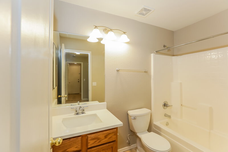 1,835/Mo, 2017 N 108th Dr Avondale, AZ 85392 Bathroom View