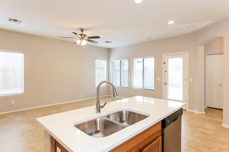 2,780/Mo, 4629 W Fortune Dr Anthem, AZ 85086 Kitchen View