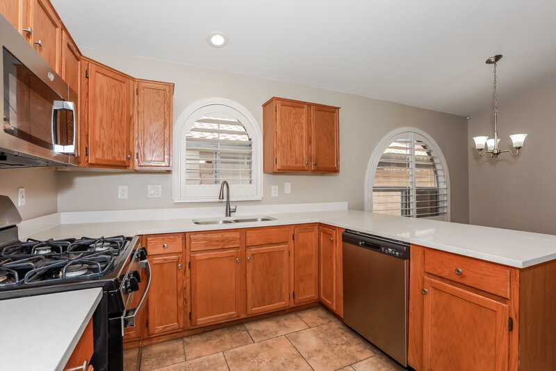 2,285/Mo, 1832 W Springfield Way Chandler, AZ 85286 Kitchen View 2