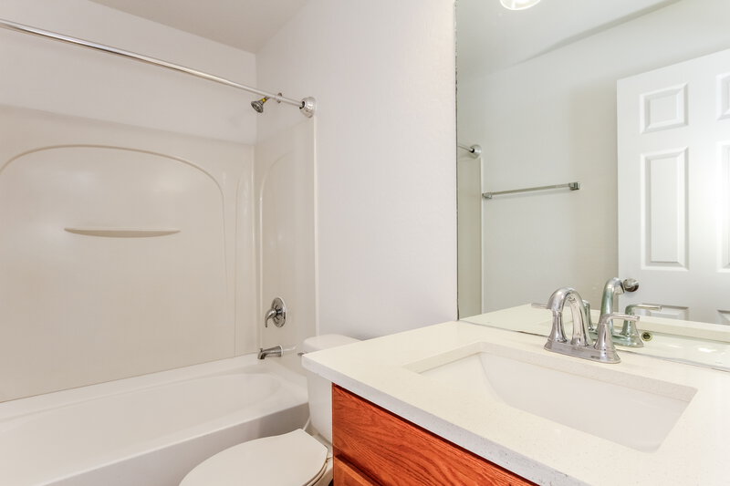 1,650/Mo, 25675 W Satellite Ln Buckeye, AZ 85326 Main Bathroom View