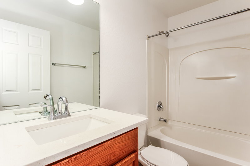 1,650/Mo, 25675 W Satellite Ln Buckeye, AZ 85326 Bathroom View