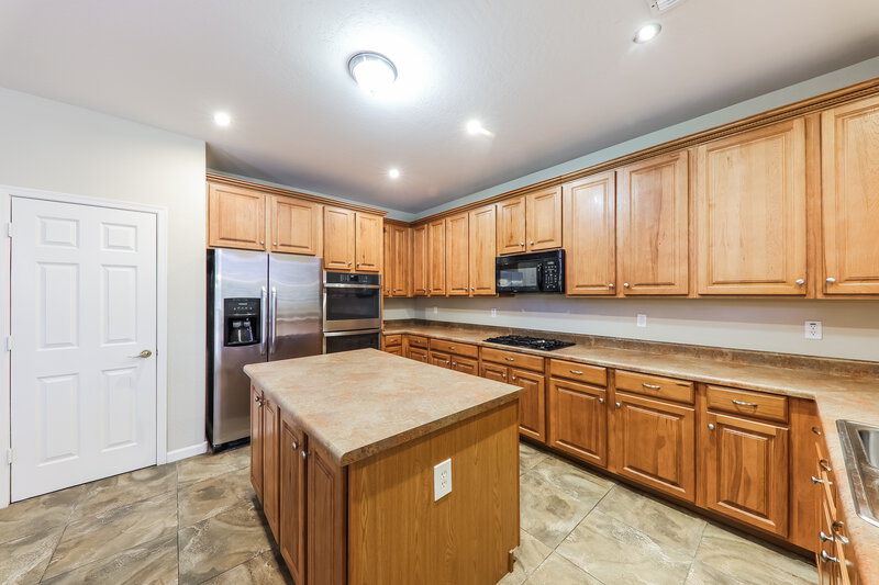 3,460/Mo, 7064 W Antelope Dr Peoria, AZ 85383 Kitchen View 2