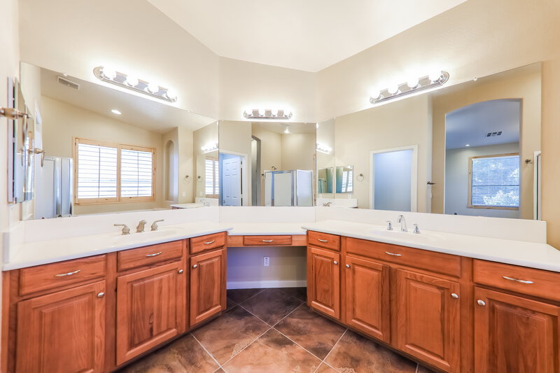 3,460/Mo, 7064 W Antelope Dr Peoria, AZ 85383 Main Bathroom View