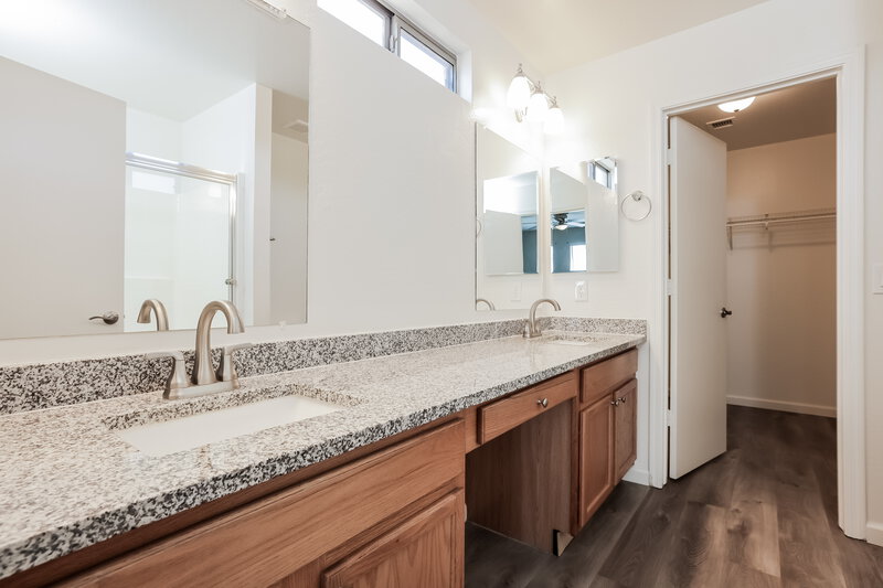 1,965/Mo, 8514 W Pioneer St Tolleson, AZ 85353 Main Bathroom View
