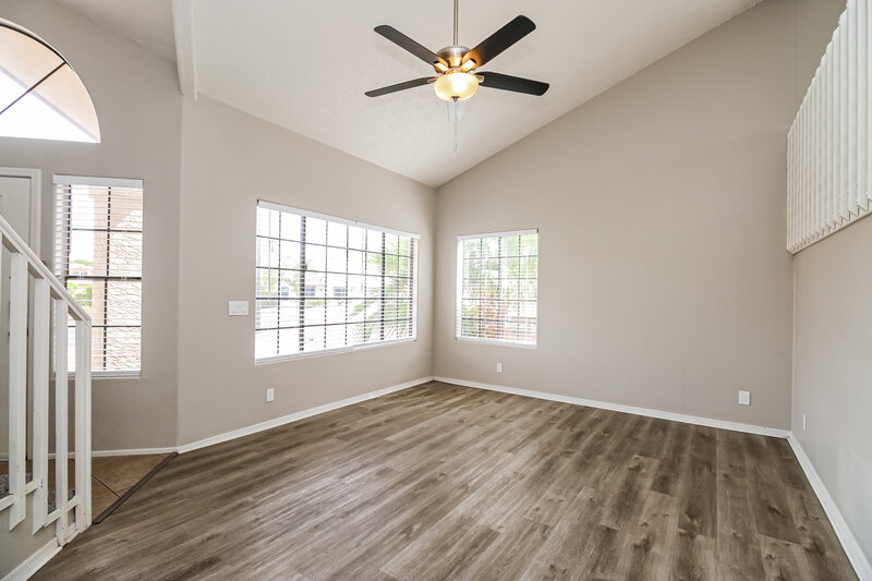 2,595/Mo, 555 W Spur Ave Gilbert, AZ 85233 Living Room View