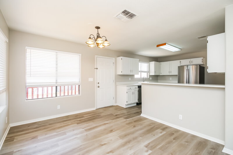 3,120/Mo, 555 W Spur Ave Gilbert, AZ 85233 Dining Room View