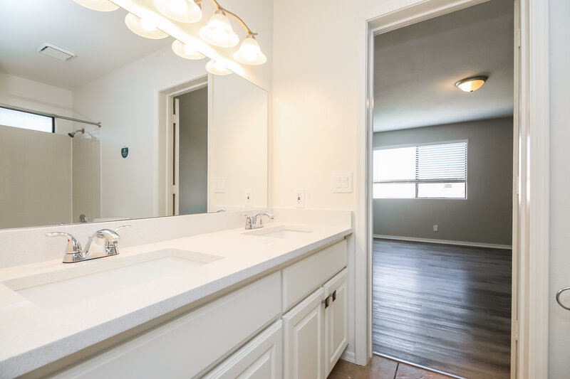 3,120/Mo, 555 W Spur Ave Gilbert, AZ 85233 Bathroom View