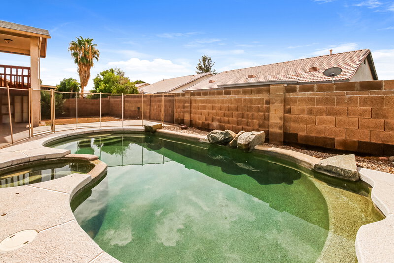 2,595/Mo, 555 W Spur Ave Gilbert, AZ 85233 Pool View