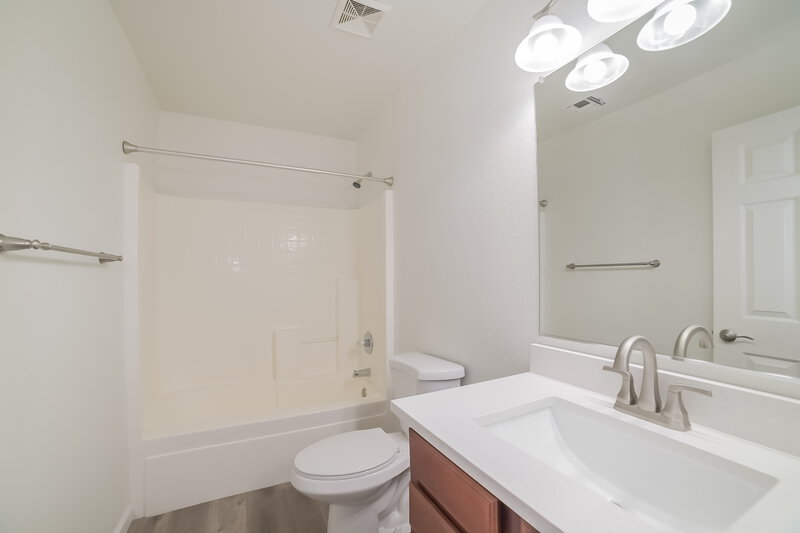 2,095/Mo, 3025 W Silver Sage Ln Phoenix, AZ 85083 Bathroom View
