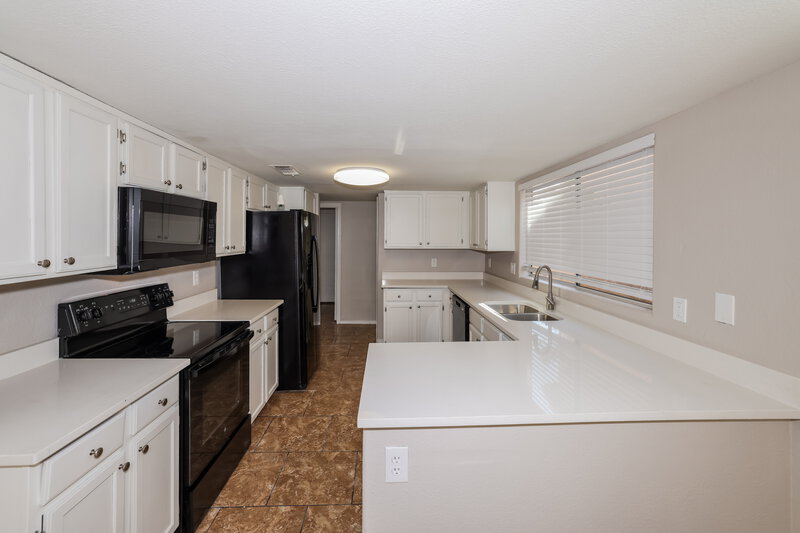 2,955/Mo, 4124 E Anderson Dr Phoenix, AZ 85032 Kitchen View
