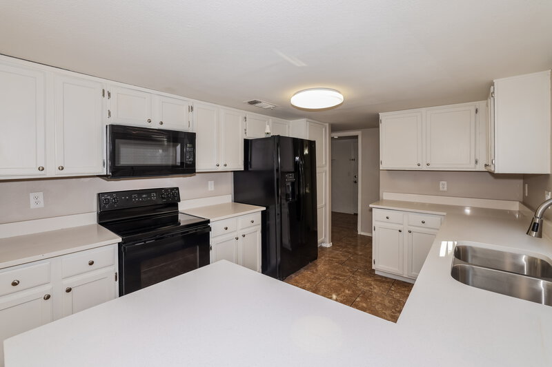 2,955/Mo, 4124 E Anderson Dr Phoenix, AZ 85032 Kitchen View 2