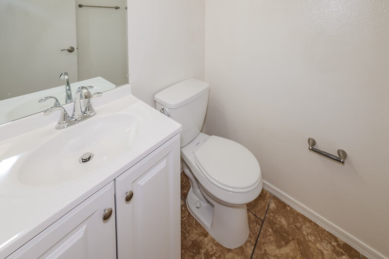 2,955/Mo, 4124 E Anderson Dr Phoenix, AZ 85032 Bathroom View 2