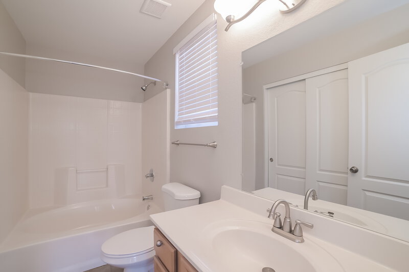 1,915/Mo, 14441 W Marcus Dr Surprise, AZ 85374 Main Bathroom View