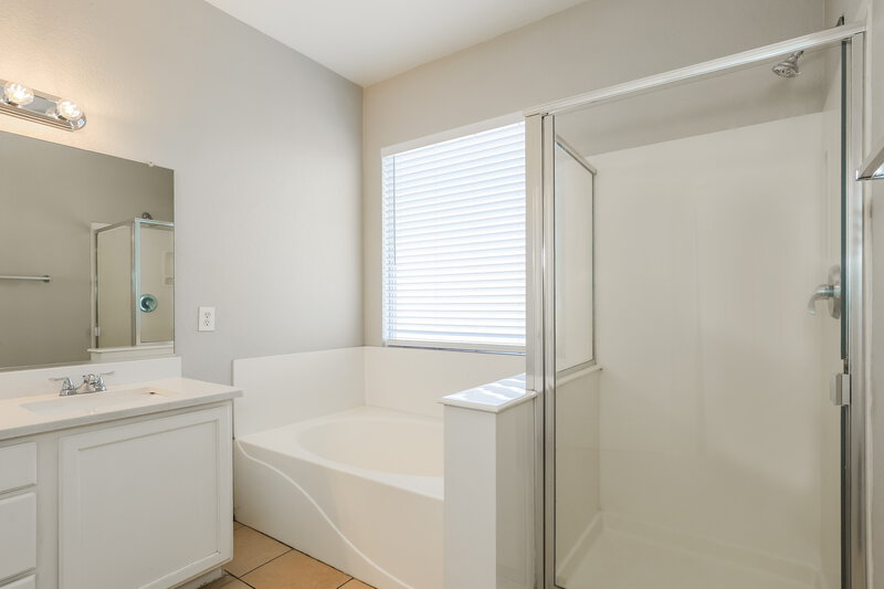 2,640/Mo, 10375 W Monte Vista Rd Avondale, AZ 85392 Main Bathroom View