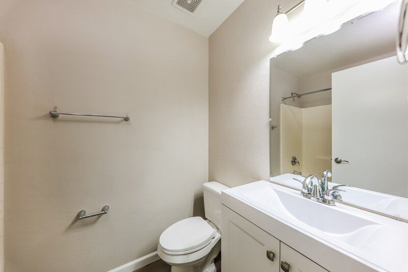 1,950/Mo, 14417 N Gil Balcome Surprise, AZ 85379 Bathroom View