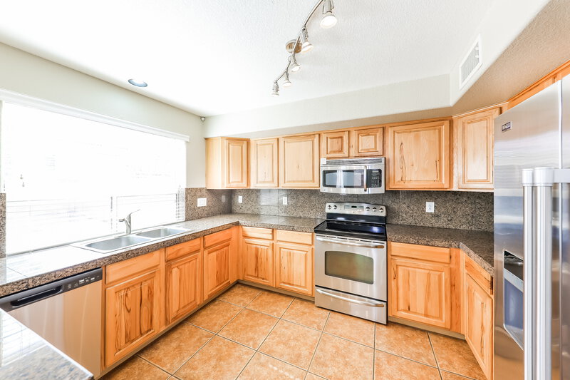 2,495/Mo, 2319 W Running Deer Trl Phoenix, AZ 85085 Kitchen View