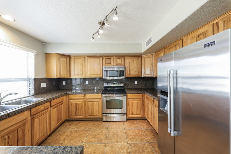 2,395/Mo, 2319 W Running Deer Trl Phoenix, AZ 85085 Kitchen View