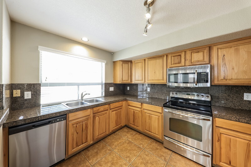 2,395/Mo, 2319 W Running Deer Trl Phoenix, AZ 85085 Kitchen View 2