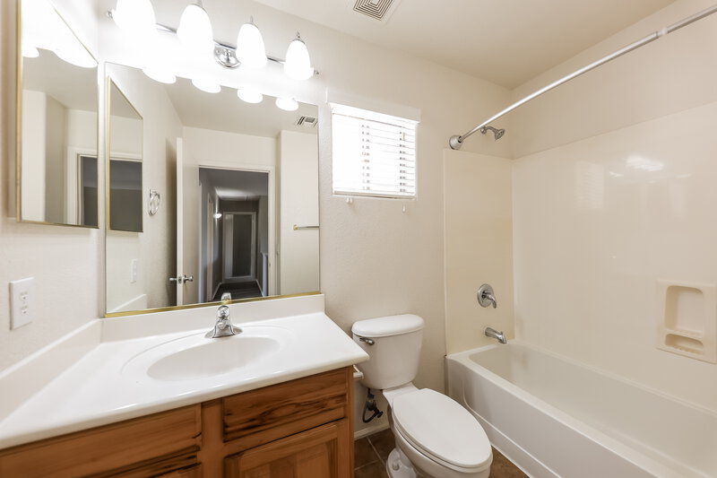2,395/Mo, 2319 W Running Deer Trl Phoenix, AZ 85085 Bathroom View