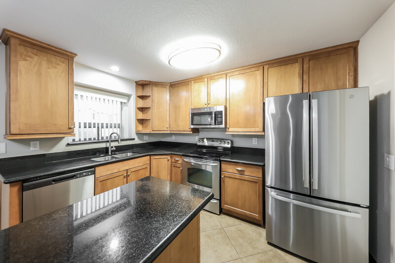 2,195/Mo, 2505 W Red Fox Rd Phoenix, AZ 85085 Kitchen View