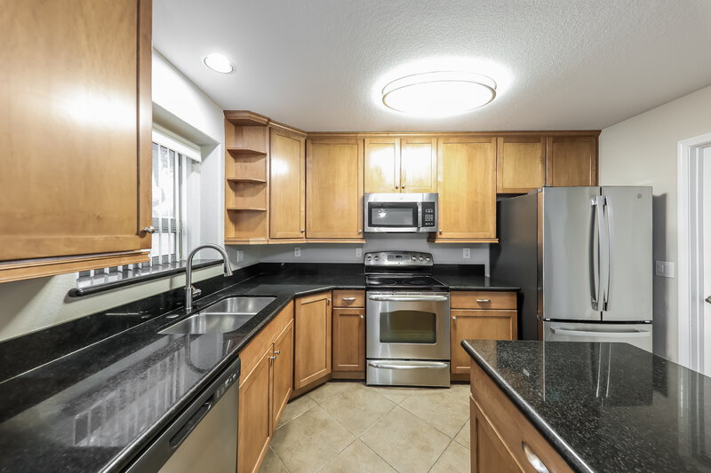 2,195/Mo, 2505 W Red Fox Rd Phoenix, AZ 85085 Kitchen View 2