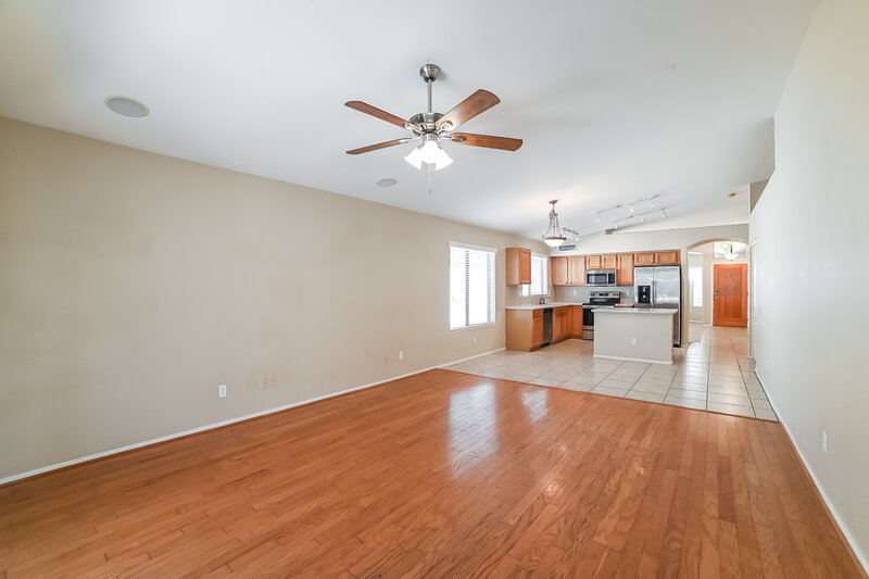 2,020/Mo, 6660 W Monona Dr Glendale, AZ 85308 Living Room View 2