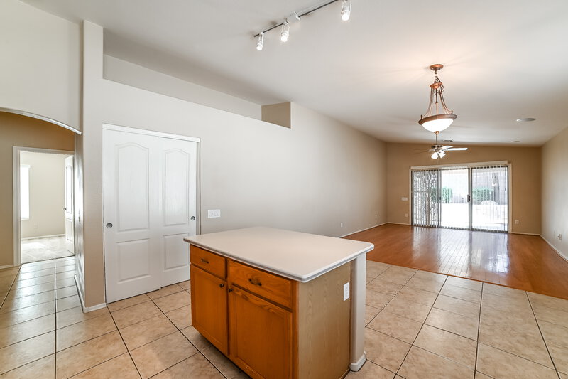 2,020/Mo, 6660 W Monona Dr Glendale, AZ 85308 Kitchen View 2