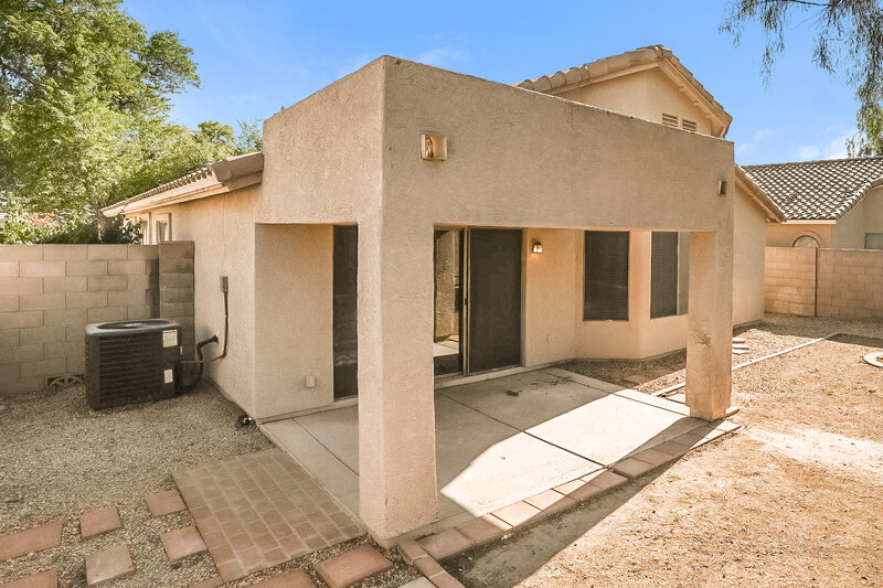 2,020/Mo, 6660 W Monona Dr Glendale, AZ 85308 Rear View