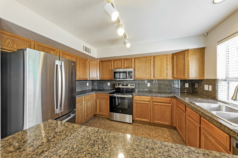 2,475/Mo, 2343 W Running Deer Trl Phoenix, AZ 85085 Kitchen View 2