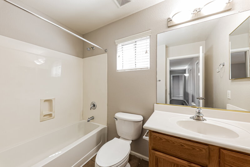 2,475/Mo, 2343 W Running Deer Trl Phoenix, AZ 85085 Bathroom View
