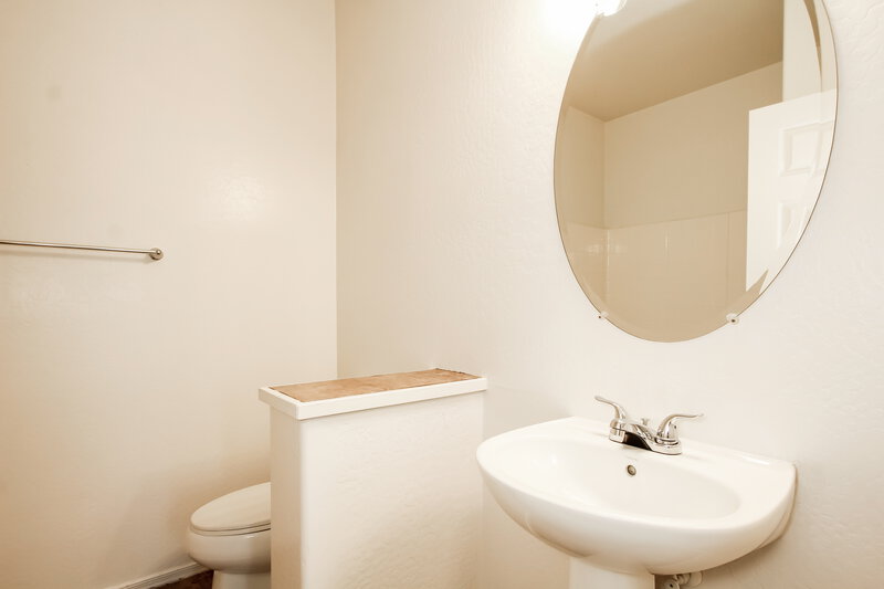 2,370/Mo, 7907 S 50th Ln Laveen, AZ 85339 Bathroom View 3