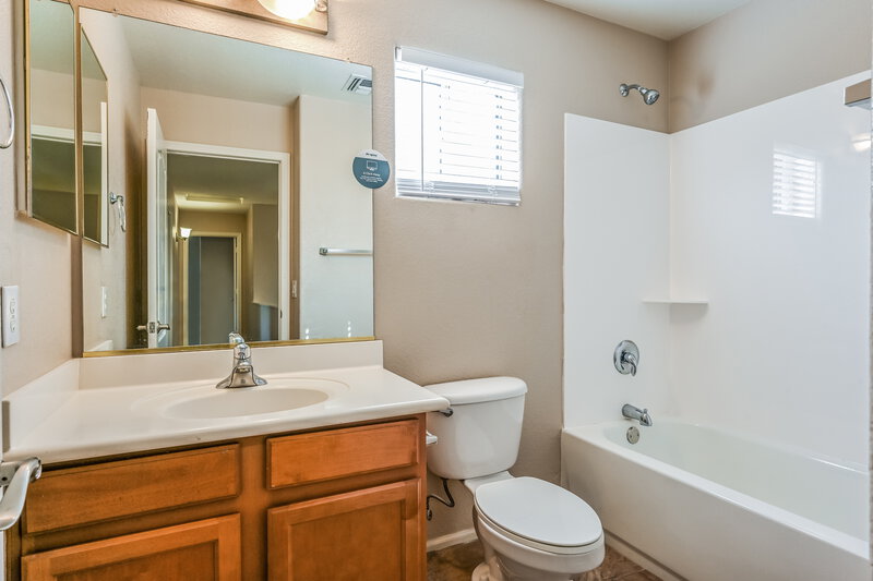 2,390/Mo, 28001 N 23rd Dr Phoenix, AZ 85085 Bathroom View