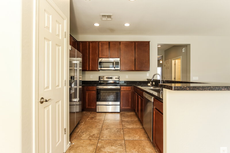 2,440/Mo, 4941 W Fawn Dr Laveen, AZ 85339 Kitchen View