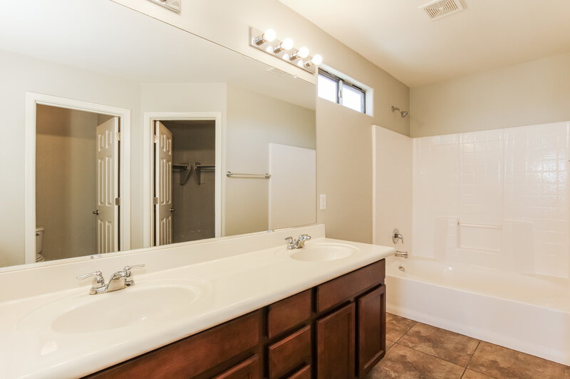2,440/Mo, 4941 W Fawn Dr Laveen, AZ 85339 Main Bathroom View