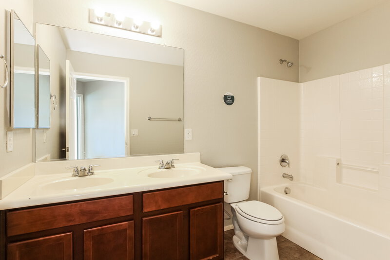 2,440/Mo, 4941 W Fawn Dr Laveen, AZ 85339 Bathroom View