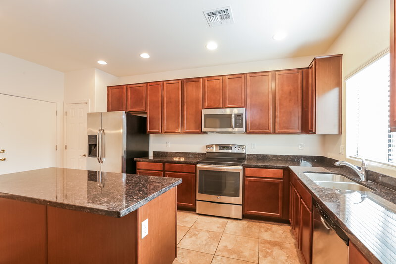 2,095/Mo, 4945 W Fawn Dr Laveen, AZ 85339 Kitchen View 2
