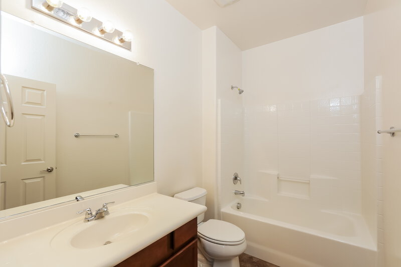 2,095/Mo, 4945 W Fawn Dr Laveen, AZ 85339 Bathroom View