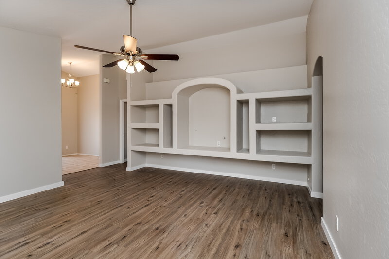 1,910/Mo, 10304 E Baltimore St Mesa, AZ 85207 Living Room View 2